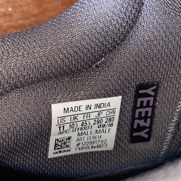 Adidas Yeezy Boost 700 Mauve - Picture 4 of 4